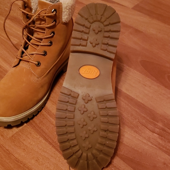 Boots - Picture 3 of 3